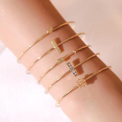 China PUSHI New Five Piece Arrowhead Heart Combination Fashion Design Contracted Bracelet Sets For Girls for sale