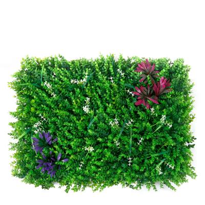 China High Quality Eco-friendly Artificial Plant Wall Eucalyptus Leaves Mixed Lawn Fence Panels Green Plant Plastic Grass Wall For Home Decor for sale