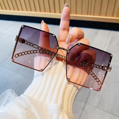 China Hot Selling Fashion Sunglasses Arm Chain Square Shades Stylish Metal Rivet Sunglasses 2021 for sale