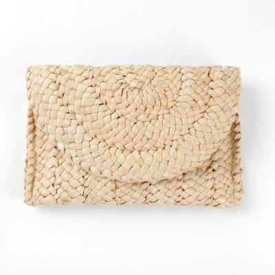 China 100% Women Eco-friendly Straw Clutch Handbag Envelope Bag Latch Beach Woven Bag Purse Wallets for sale