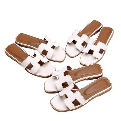 China Cushioning Designer Brand High Quality Luxury Women 2022 Beach Sandals Fashion Brand Flat Shoes Ladies Vacation Slippers for sale