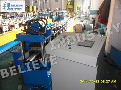 China Hydraulische Ausschnitt-Art Rollen-Fensterladen-Latten-Rolle, die Maschine mit lochenden Löchern bildet zu verkaufen