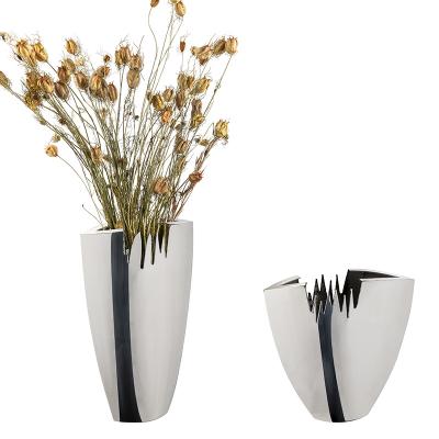 China Modern Luxury Silver High-end Villa Vase Customization Mirror 304 Stainless Steel Metal Table Vase Desktop Ornaments Hotel for sale