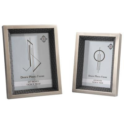 China Custom White Leather Photo Frame Lightweight Luxury Metal Photo Frame Stand Up Luxury Hotel Office/Bedroom 7 Inch Lightweight High End Leather Photo Frame for sale