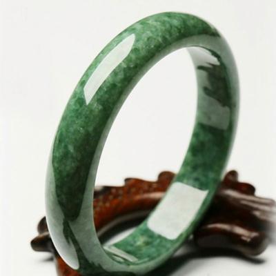 China CLASSIC 2021 Hot Sale Fashion Natural Jade Bracelet Wholesale Light Green Bracelets For Women Gift for sale