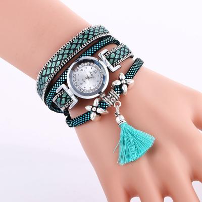 China Classic popular quartz watch small dial watches hot flower tassels popular ladies quartz watches for sale