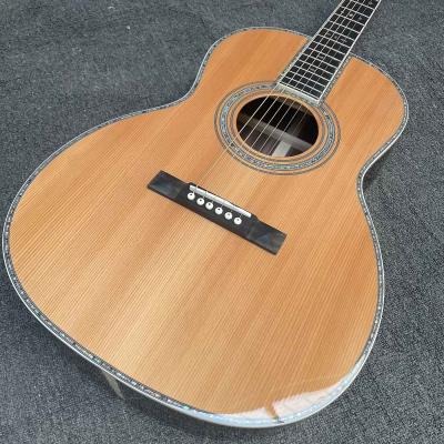 中国 Solid Cedar Top OOO Body Ebony Fingerboard Classic Folk Acoustic Guitar with 43mm Nut Width Abalone Binding Slotted Headstock 販売のため