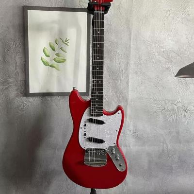 China Guitarra eléctrica de estilo Fender Mustang personalizada en pickup rojo S-S Hardware de cromo en venta