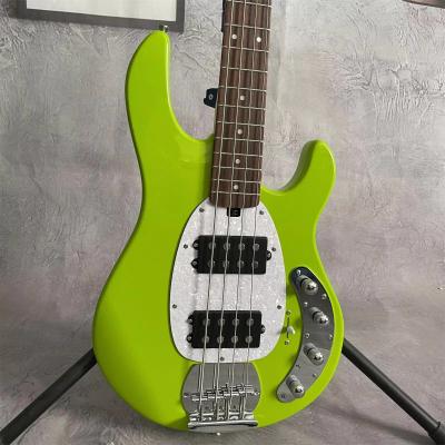 China Guitarra de bajo eléctrica Stingray de 4 cuerdas en verde con pickguard blanco en venta