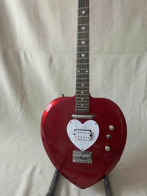 China Guitarra eléctrica en forma de corazón personalizada en negro de corta escala cuerpo de caoba pick-ups pickup profesional de guitarra en venta