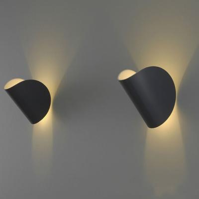 China Nordic Simple Modern Rotatable Art Decorative Wall Lamp Exhibition Hall Living Room Bedroom Bedside Designer Nordic Wall Lamp for sale