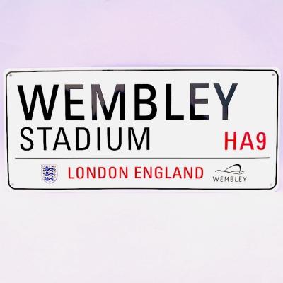 中国 London Wembley Big Size Emboss Aluminum Street Sign Tinplate Customized 販売のため