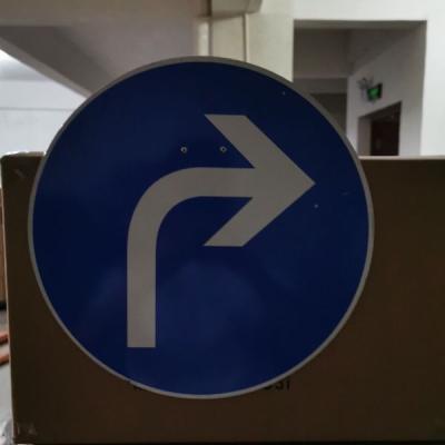 China Street Aluminum Plate Road Traffic Sign Diamond Grade Reflective Film Metal Left Right Arrow Direction Indication Sign Board Te koop