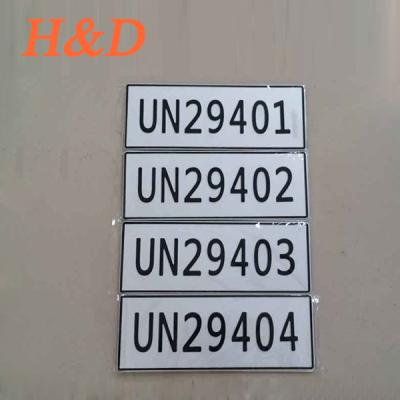 中国 Manufacture reflective film number plate for UK emboss aluminum auto license plate metal name sign letter car accessories customized 販売のため