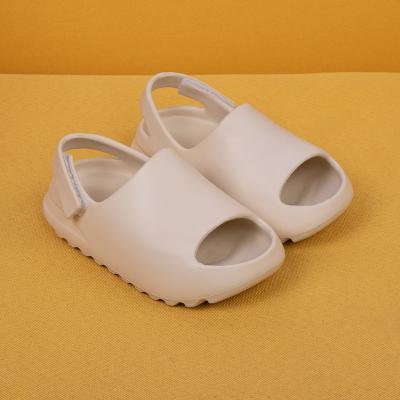 China Custom Round Kids Coconut Sandals Girls Summer Shoes Baby Boys Soft-soled Parent-child Beach Slides Kids Yeezy Slipper for sale