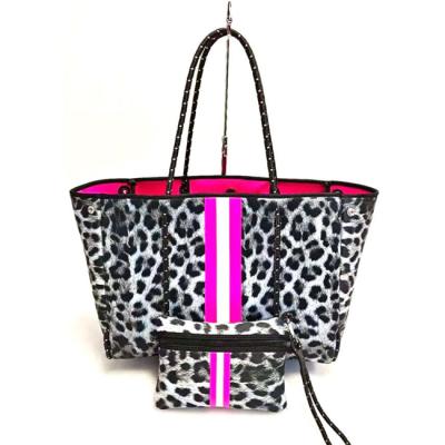 China Hot Sale 2021 New And White Popular Style Snow Leopard Pink Stripe Neoprene Tote Beach Bag Custom Perforated Bag With Neoprene Pouch for sale