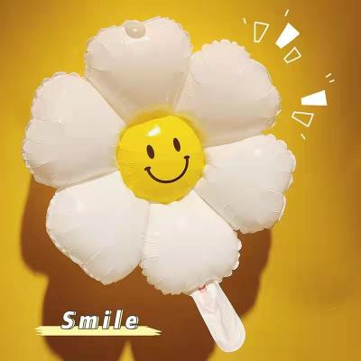 China Gift Toy Custom Flower Series Six-petaled Daisy Shape Foil Balloon With White Printing Daisy Smile Face Ins Photo Props Party Supplies for sale