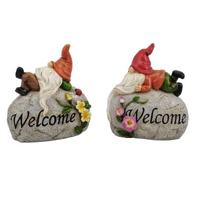 China Europe lawn ornaments outdoor gnome laying on stones resin crafts garden gnome statues for sale