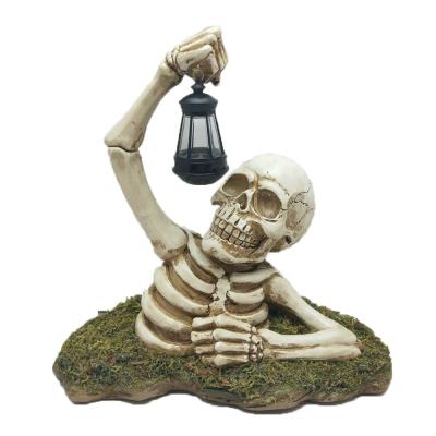 China Europe Resin Custom Skulls Wholesale Skulls Stand Solar Lights Resin Crafts Garden Ornament Statues for sale