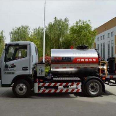 China Easy operation small bitumen sprayer with 1500 L bitumen tank asphalt road spraying for sale