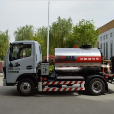 China New easy operation arrival! Small volume 1500 L asphalt distributor for promotion for sale