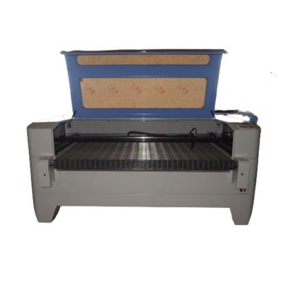 China Water Cooled Sealed Auto Feeding CO2 Laser Tube Worktable Fabric Laser Cutting Machine With CCD for sale