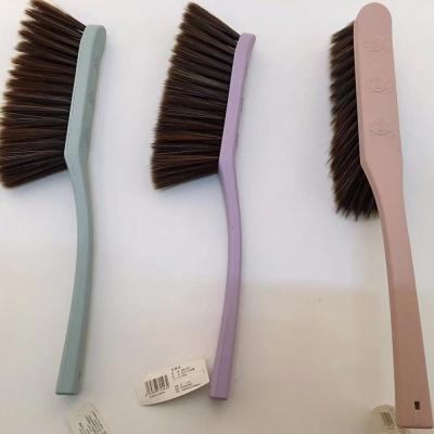 China JS-2543 China Viable Wholesale Cheap Natural Long Handle Dust Bed Beater Cleaning Brush With Rose Tatoo for sale