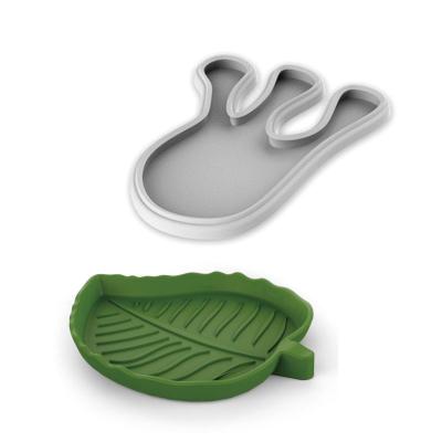 China Footprint And Leaf Shape PP Feeder Material Reptile Food Water Bowl Sustainable Pet Feeding Dish for sale