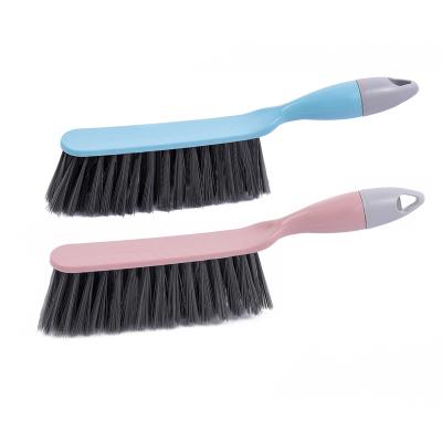 China YIWU Multifunctional Viable Bed Sweep Brush Durable Cleaning Brush With Long Handle for sale