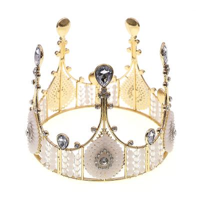 China Handmade queen headdress alloy baking round crown European and American style bride birthday props cake decoration for sale