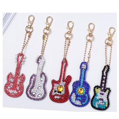 China Modern Music Note Guitar Diamond Keychains Bag Painting Charms for sale