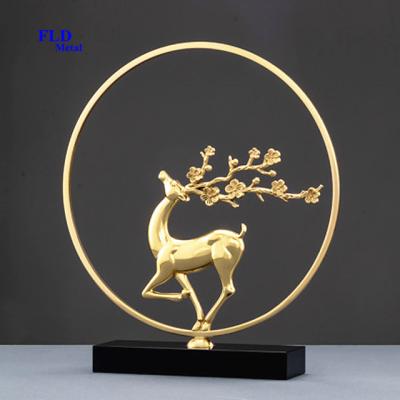 China Europe dropshipping Fuleide luxury antique round sika deer gold metal open display metal art desk desk ornament for sale