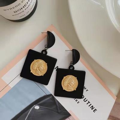 China Simple and elegant dramatic black punk design earrings for women fashion party attracts attention for sale