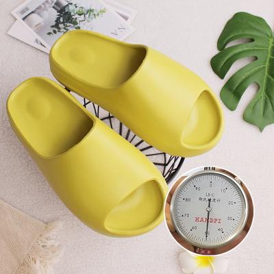 China CUSHIONING Yezzy EVA RTS Upper Bare Comfortable Indoor Slippers Unisex Anti Slip Color Choice Men and Women Home Slides for sale