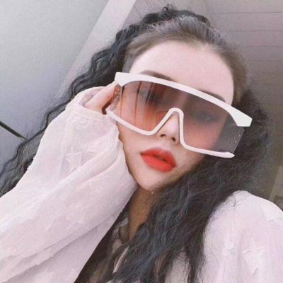 China Fashion sunglasses 2021 fashionable large frame oversized luxury sunglasses custom made with logo for sale