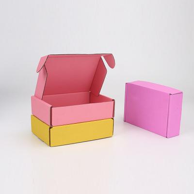 China Recycled Materials Hot Selling Recyclable Folding Clothing Shipping Packaging Box Pink Corrugated Mailer Box With Logo Print for sale