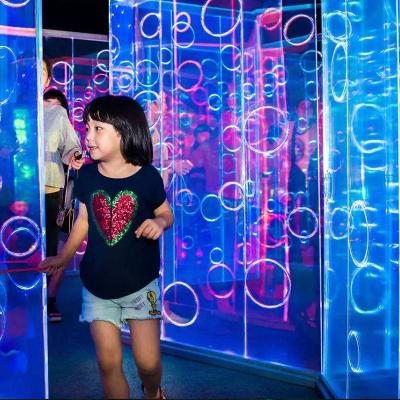 China Amusement Interactive Theme Park Props Transparent Acrylic Light Maze Mirror Maze For Sale for sale