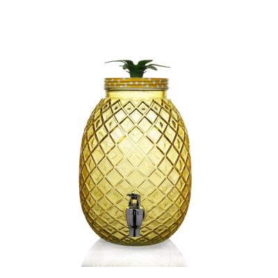 Cina New 4.5L Pineapple Colored Glass Juice Beverage Dispenser Jar with Tap in vendita