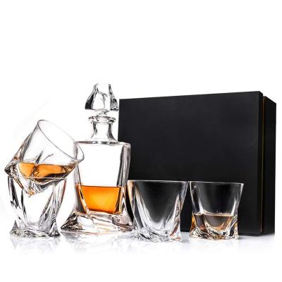 中国 Crystal Twisted Decanter 28oz with 4 Glasses Perfect Gift Box Wholesale classical luxury whiskey decanter glass set 販売のため