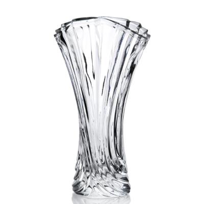 Cina Custom Design Twist Shape Fashion Engraved Exquisite Glass Vase with Pattern Decorative in vendita