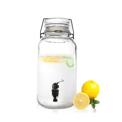 China Vidrio clásico Juice Dispenser Round Lead Free de Multifuntional para el hotel en venta