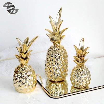 China Plating Modern European Gold Shape Ceramic Home Vivid Plating Decoration Pineapple Decoration Decor Statue for sale