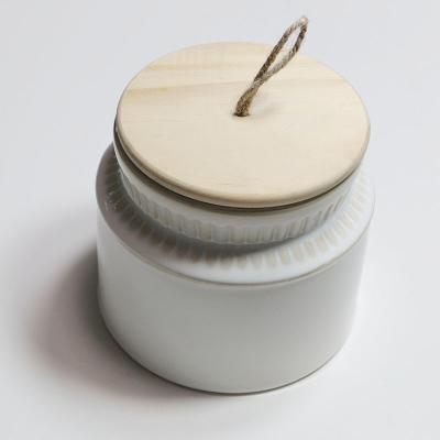 China Natural and decorative wooden glass-glass jar perfume caps high grade wooden lid set wooden jar lid wooden glass jar square wooden lid for sale