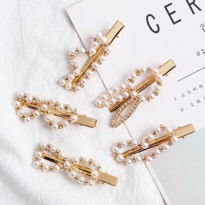 China Korean Fashion Pearl Hair Clip With Diamond Side Clip Hits Platypus Clip Hair Ornament for sale