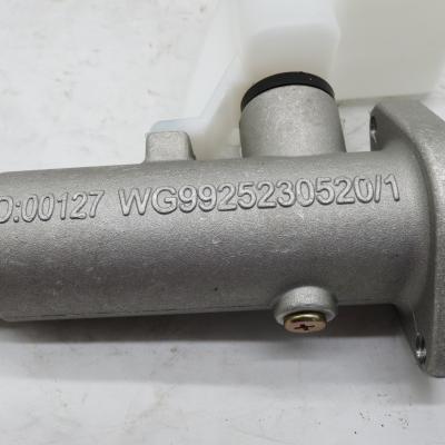 China A7 T7H clutch master cylinder WG9925230520/1 with oil canA7 T7H Clutch Master Cylinder WG9925230520/1 With Oil Can for sale