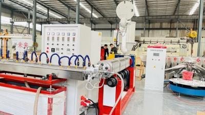 China Linha de produção de tubos reforçados com fibras de PVC de alta produção Extrusores de plástico Máquina de fabricação de mangueiras de jardim à venda