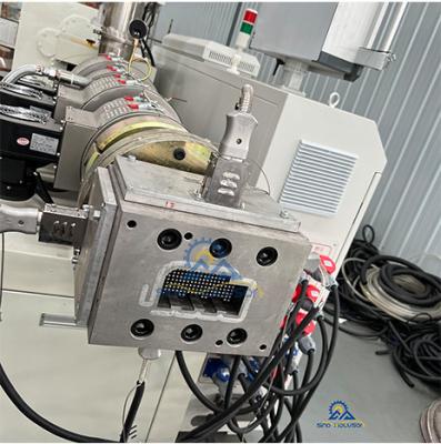 Κίνα 37kw Twin Screw Extruder WPC Solid Door Frame Γραμμή Έκτασης προς πώληση