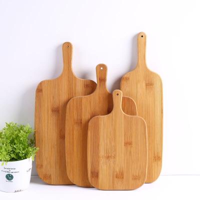 China Wholesale Sustainable Kitchen Bamboo Wooden Cutting Board Wooden Chopper Block With Handle For Gift for sale