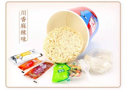 中国 辛口な味のカップ ラメンヌードル 忙しい日に 3分間で簡単で素早く調理 販売のため