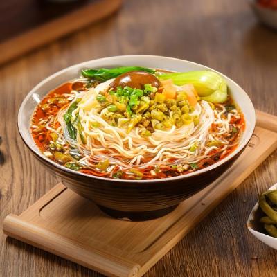 China Kruidige Zoete Koreaanse Noodles Bowl Met Geurige Kruidige Zuurbonen Aroma Instant Vermicelli Combinatie Te koop